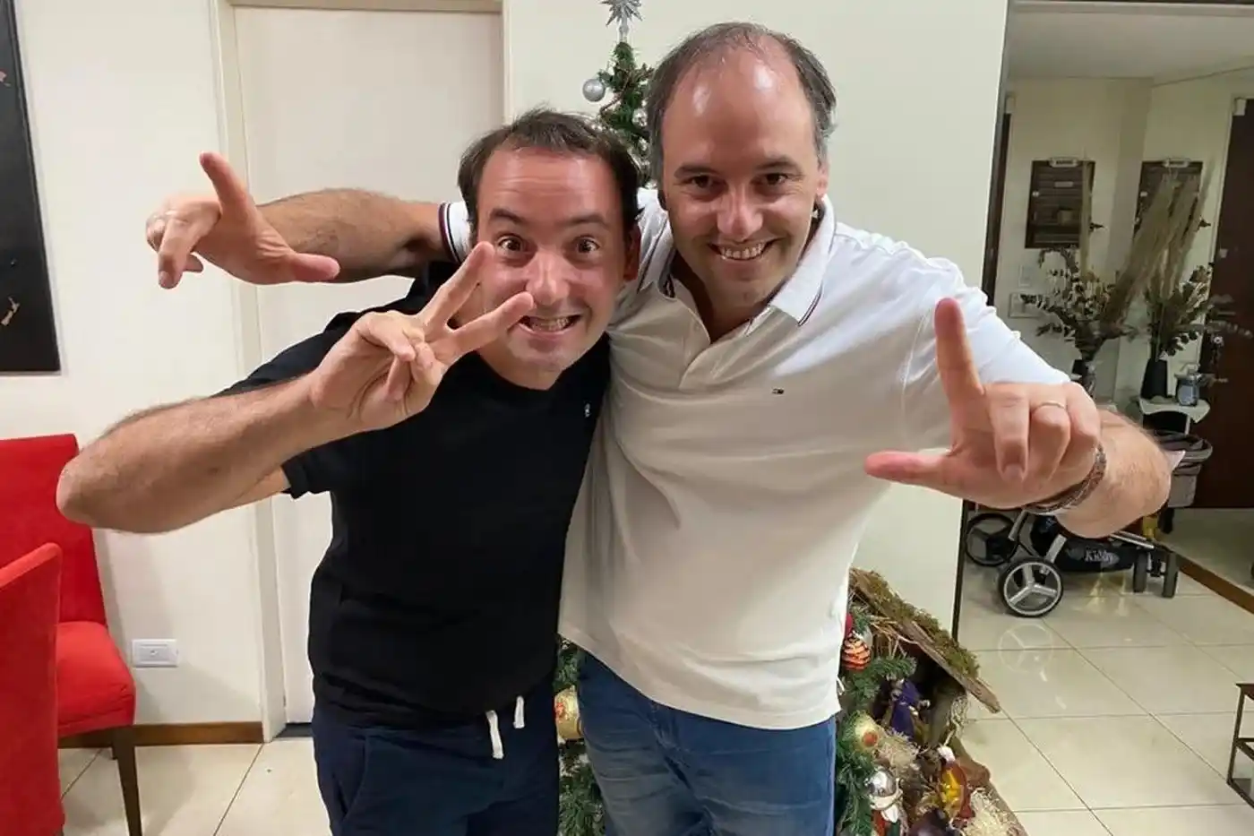 Francisco y Manuel Adorni, juntos. Foto: 0221