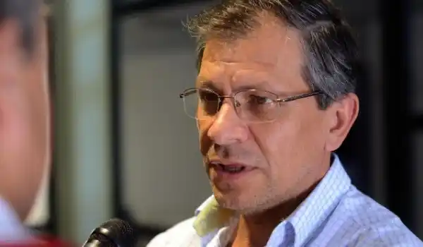 Báez cuestionó a la oposición y convocó a radicales