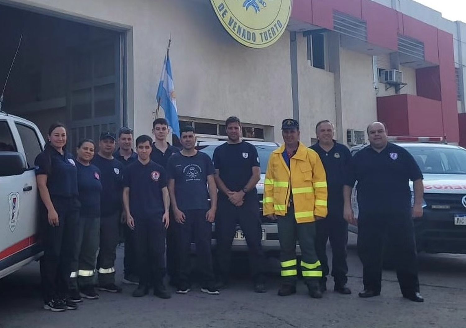 Los servidores públicos de la región antes de partir hacia Córdoba. Foto: Gentileza.