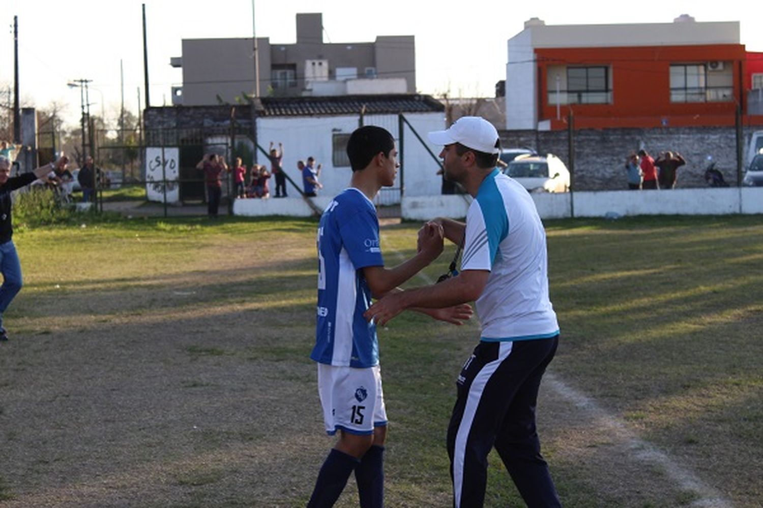 Fútbol local: Gonzalo Perrón: “ Estamos en nuestro mejor momento”