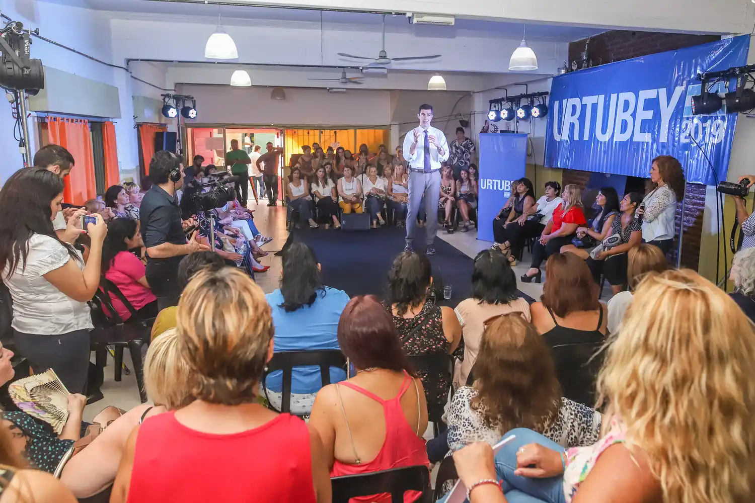 Urtubey reunió a un centenar de mujeres en Avellaneda: "Ustedes son las protagonistas"