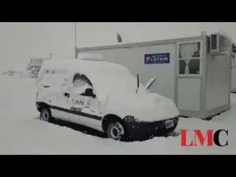 Bariloche: por la nevada, prohíben los autos en la ciudad