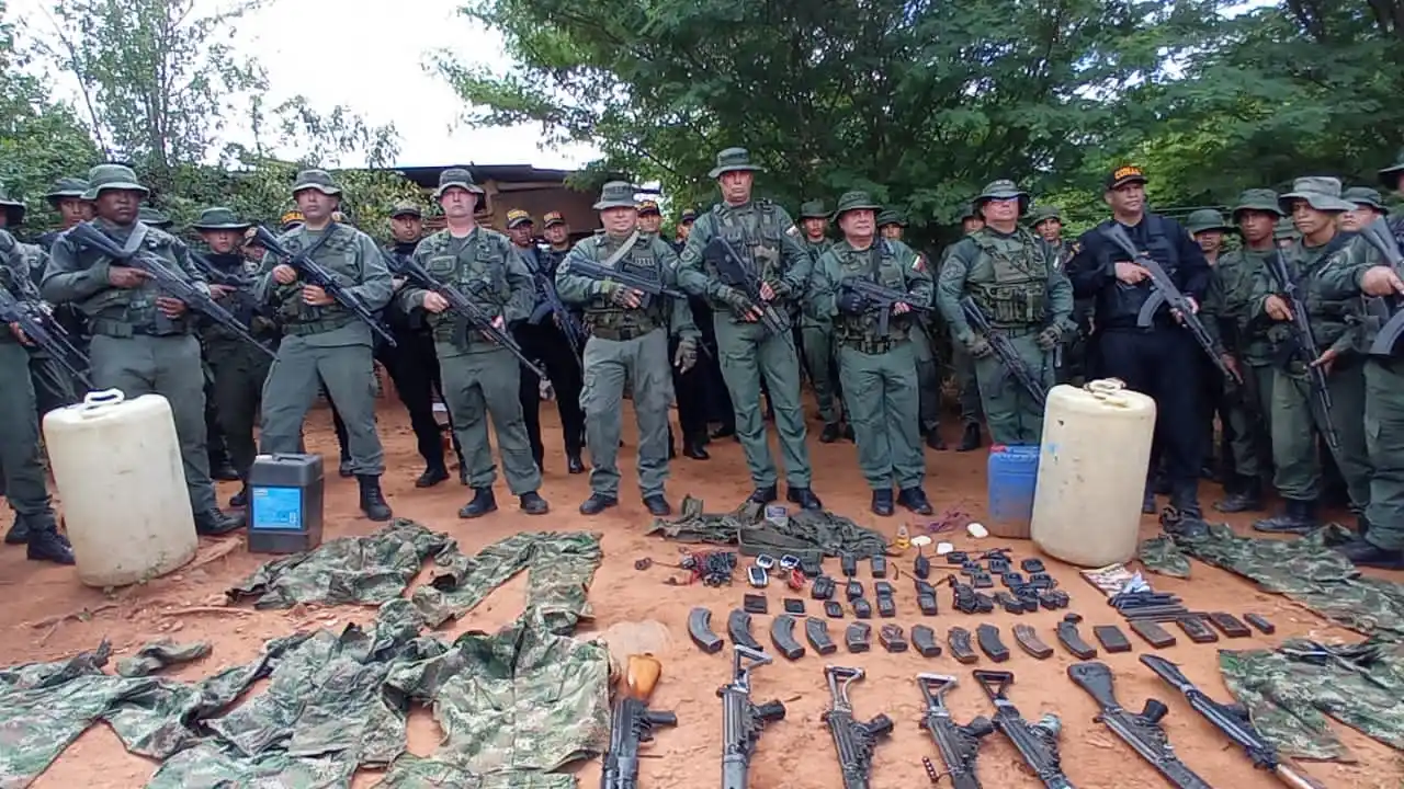 ¡DESMANTELAN CAMPAMENTO DEL NARCOTRÁFICO! Miles de municiones, armas de guerra y otros enseres incauta la FANB en Sucre (+FOTOS)