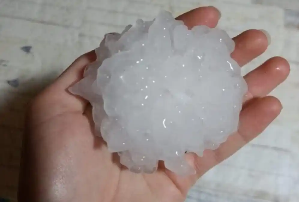 Cayó granizo con piedras de gran tamaño en varias ciudades de la provincia