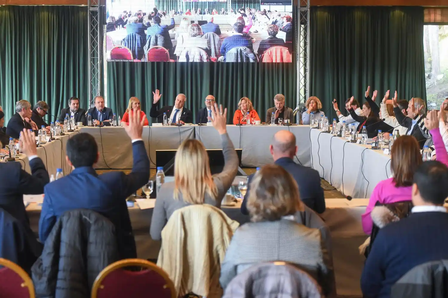 Conformarán mesas de trabajo intersectoriales para avanzar en la extensión horaria de la escuela primaria