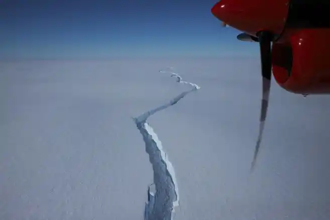 DEL TAMAÑO DE LONDRES: un gigantesco iceberg se desprende de la Antártida
