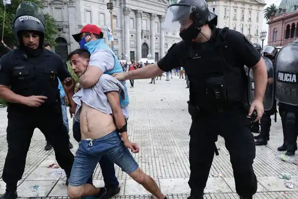 El comunicado de Nación tras los disturbios en Casa Rosada por la despedida a Maradona