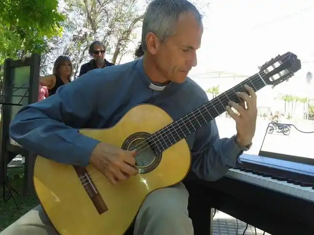 P. Jorge Leiva: “La poesía, la música, el canto sonparte de mi apostolado sacerdotal”