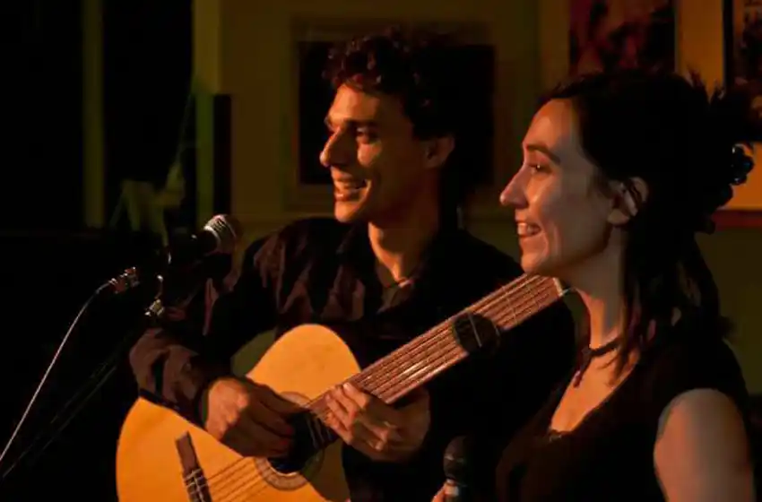 El dúo "La otra vuelta" se presenta este jueves