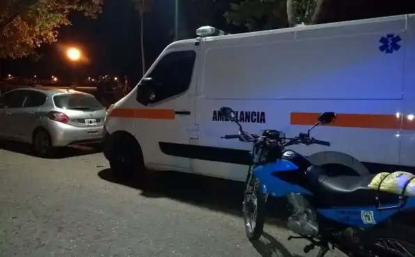 Iban en una ambulancia sin seguro y alcoholizados