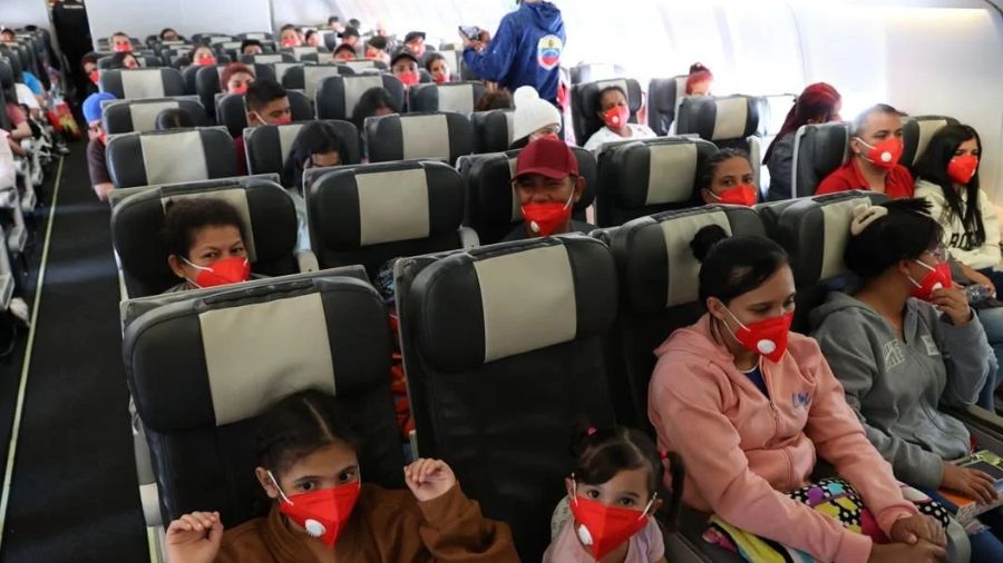 Siguen llegando migrantes: vuelo con 315 venezolanos aterrizó en Maiquetía
