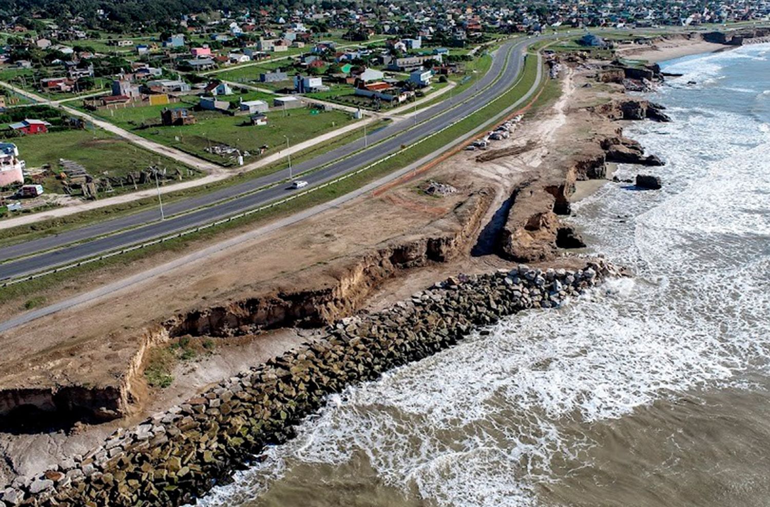 Más de la mitad de la obra de protección costera está terminada sobre la ruta 11