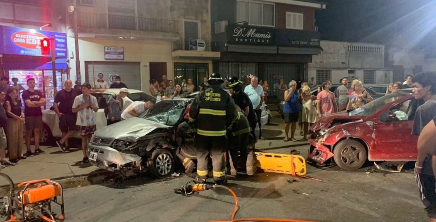 Tres autos protagonizaron un impactante choque en el norte de la ciudad de Santa Fe