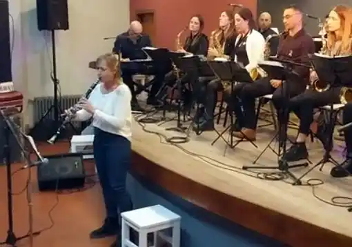 Schutten es parte de la Banda Municipal y también del grupo “Cromalina”