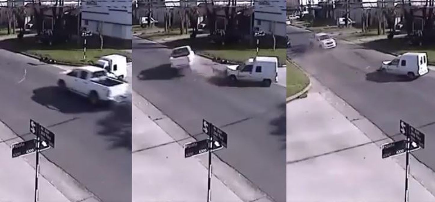 Video: chocaron dos camionetas en el barrio San José
