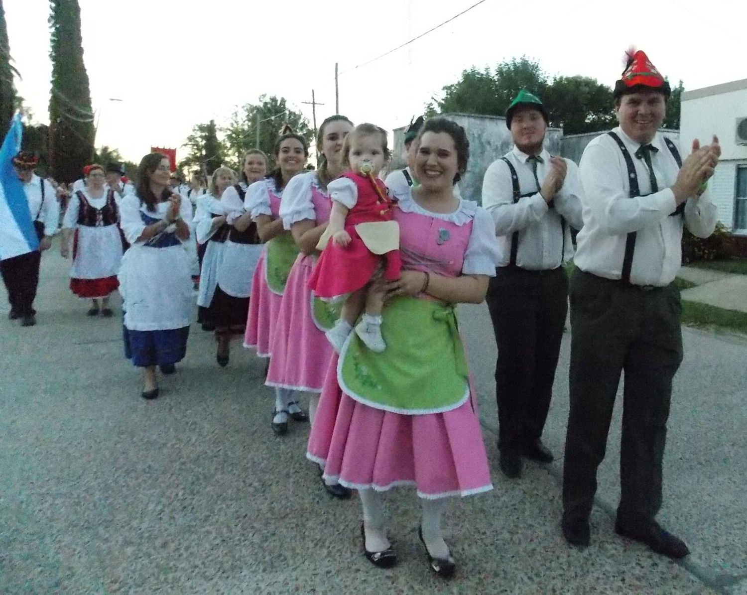 Hoy se realiza la “Frühlingsfest” con baile animado por tres orquestas