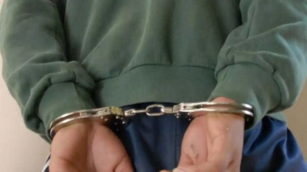 Recapturaron a un preso que se fugó esposado