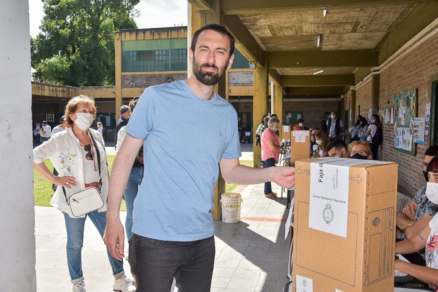 Votó Damián Selci "por el futuro de la Argentina y de Hurlingham"