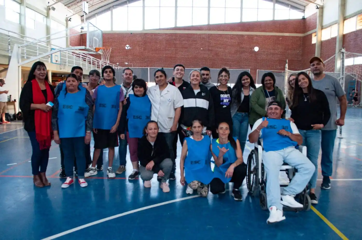 Jóvenes y adultos participaron de una jornada recreativa