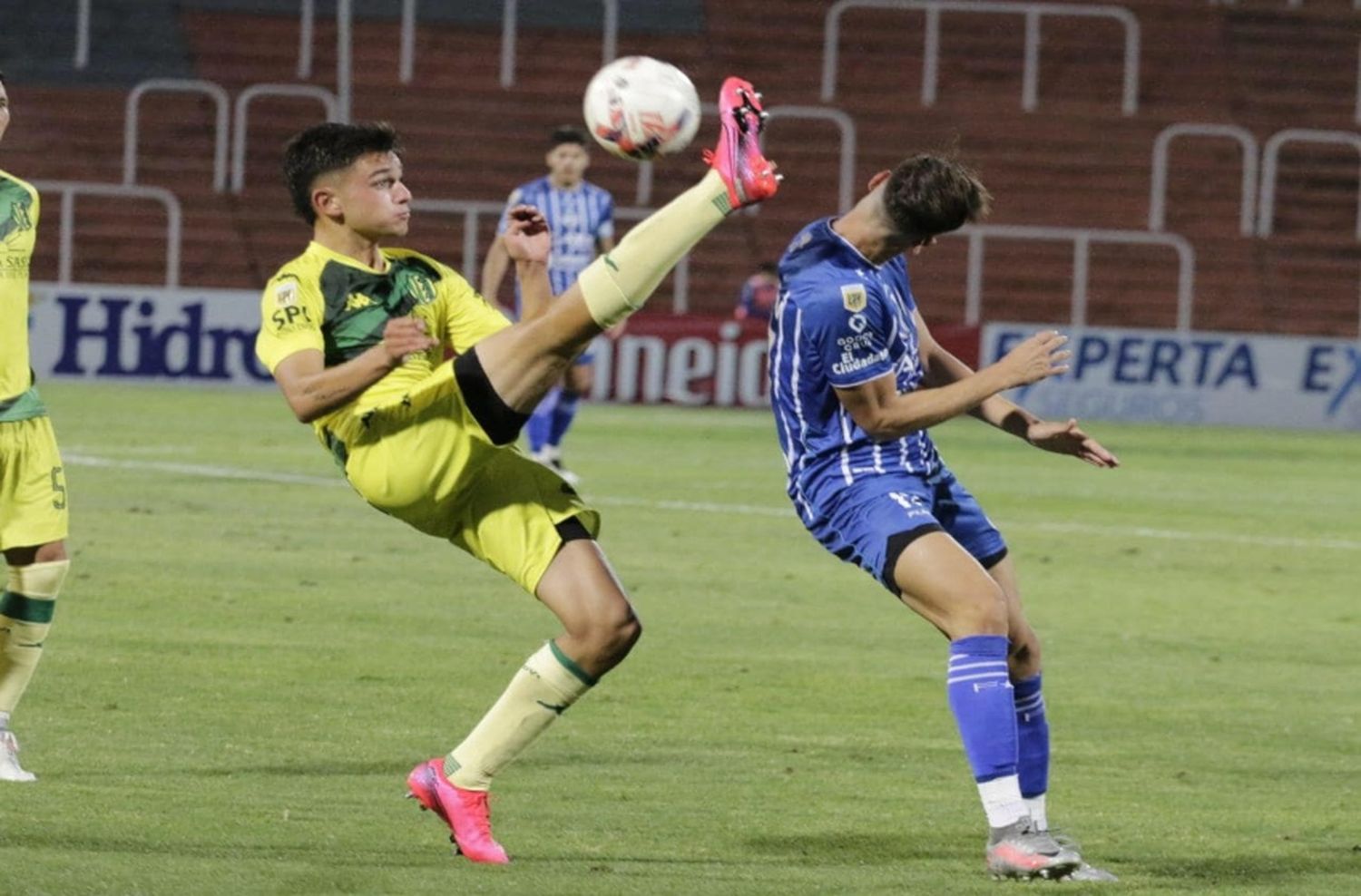 Aldosivi pisó fuerte en Mendoza y consiguió sus primeros puntos
