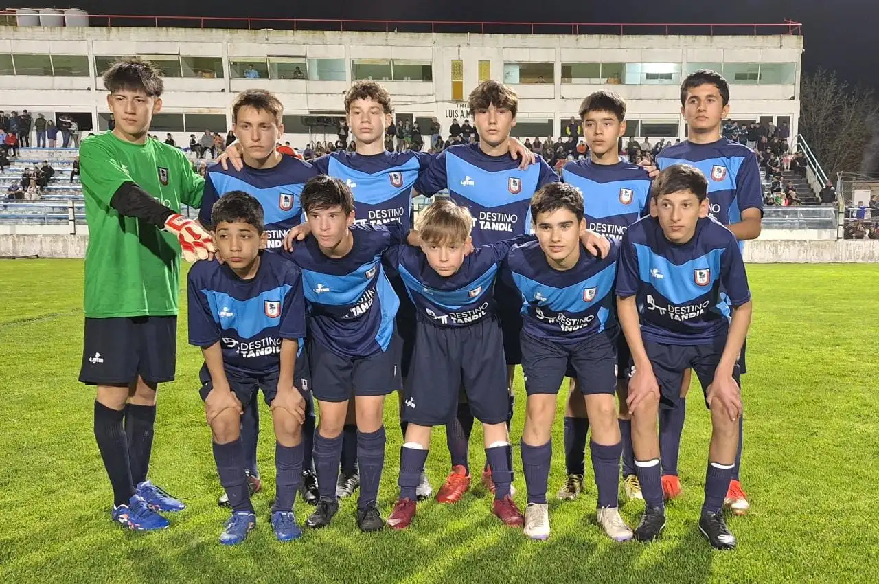 FOTO LIGA TANDILENSE DE FÚTBOL La formación inicial del seleccionado local.