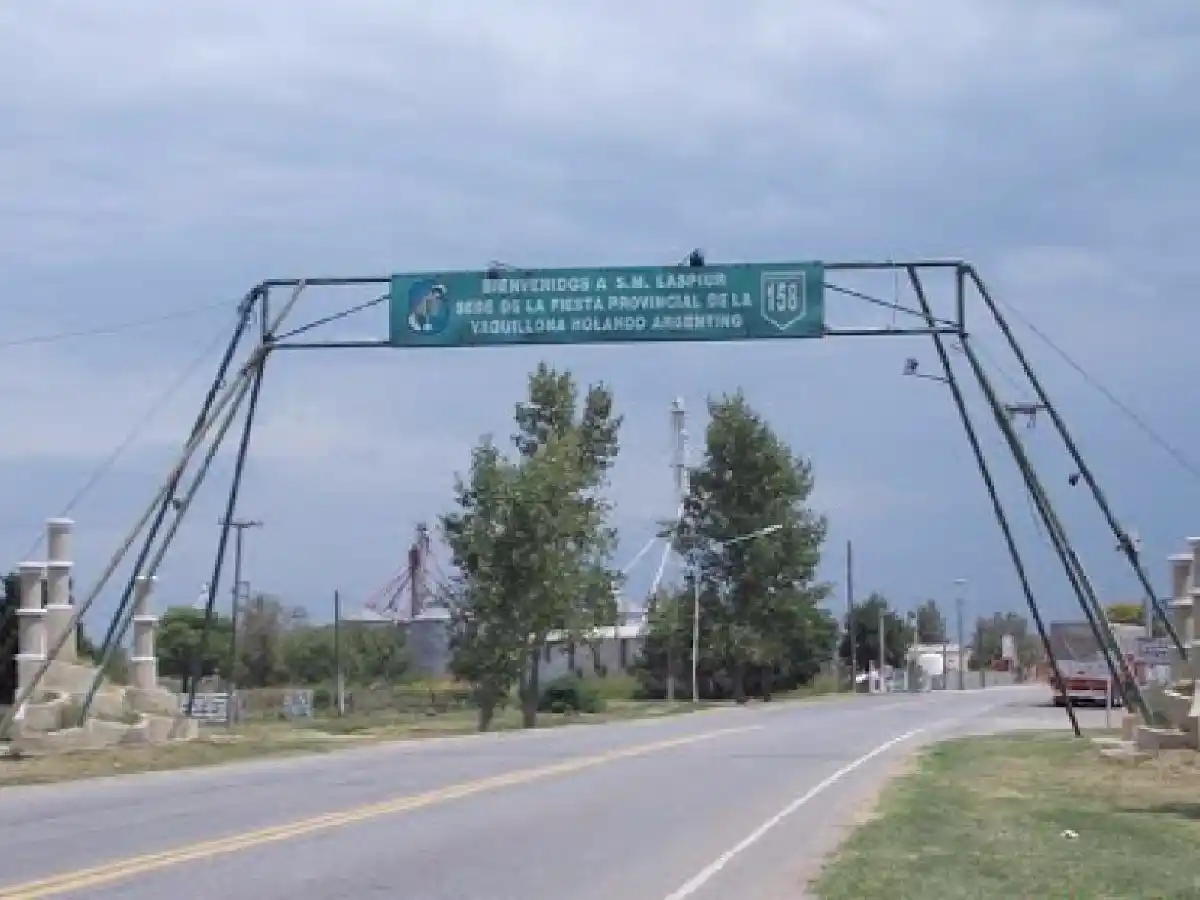 Dormía con su pareja, su exnovio ingresó a su casa y los agredió: fue detenido