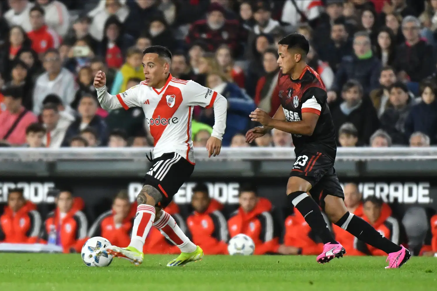 Barco aportó su cuota goleadora en el triunfo millonario.