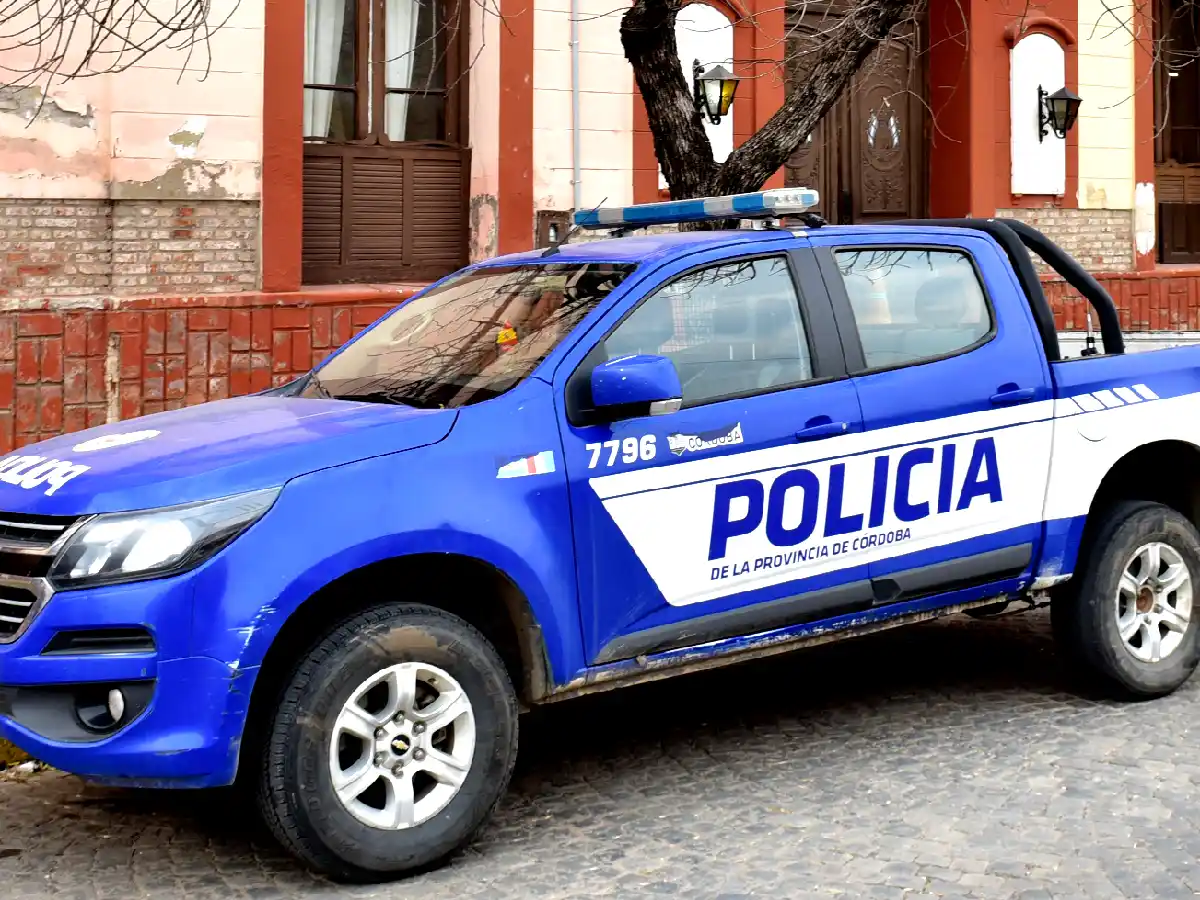 La policía disparó balas de goma a un joven que habría evadido un control 