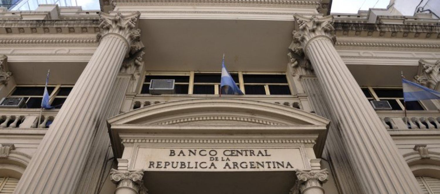 El Banco Central analiza subir las tasas de interés y lo anunciaría esta tarde