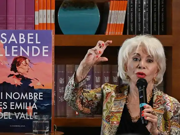 Isabel Allende compara centros para migrantes en EE.UU. con "campos de concentración"