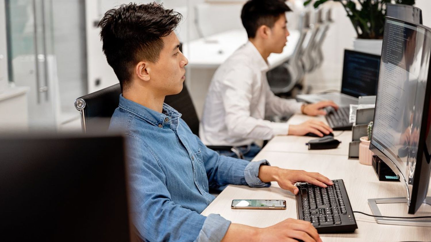 ¿Pasas horas frente a un computador? Esto te interesa