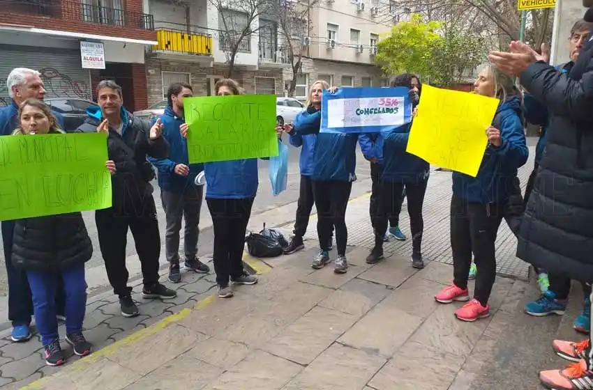 Docentes protestaron en el Juzgado por la quita de la bonificación