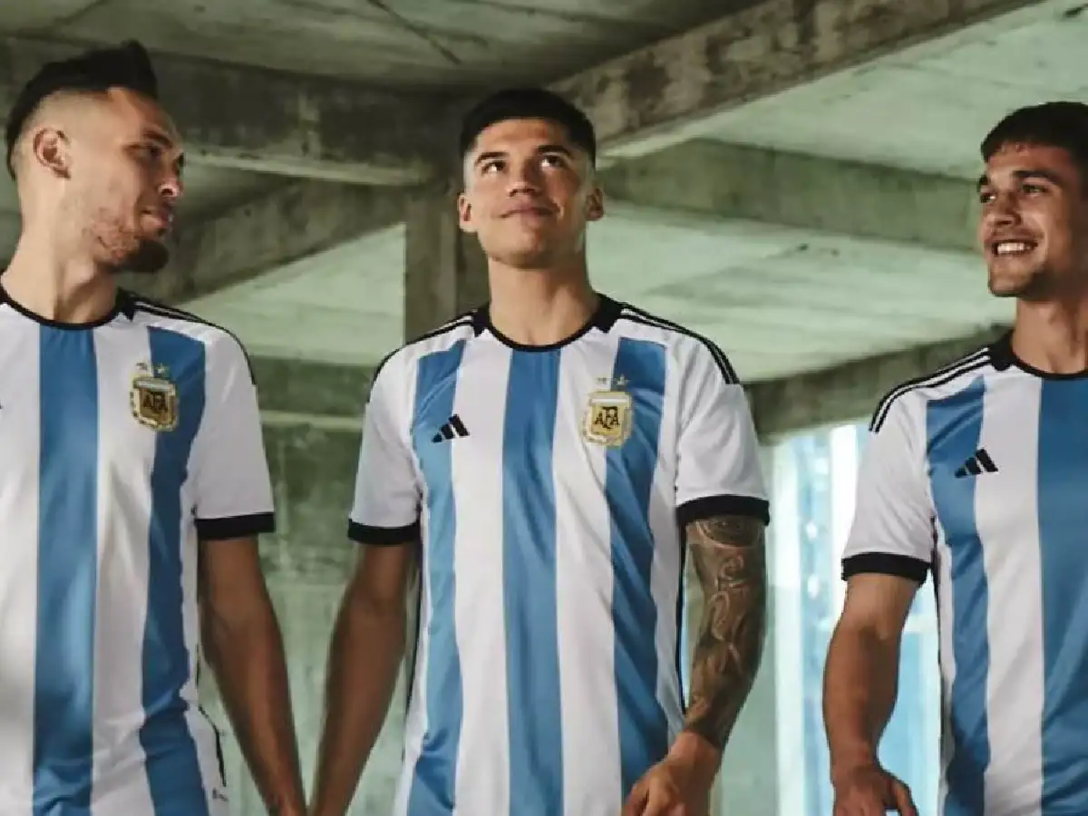 Esta es la nueva camiseta de la selección argentina para el Mundial: los símbolos patrios y su secreto para evitar el calor de Qatar 