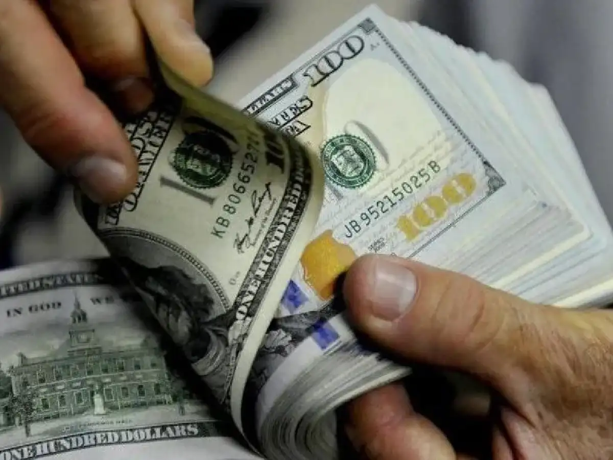El dólar subió 6,5% y cerró a $62,17