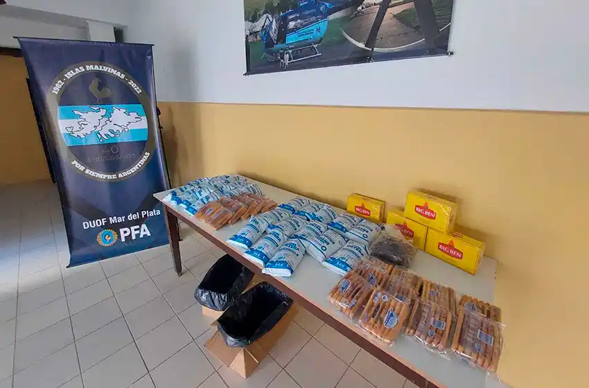 La Policía Federal donó alimentos a un comedor barrial de Batán