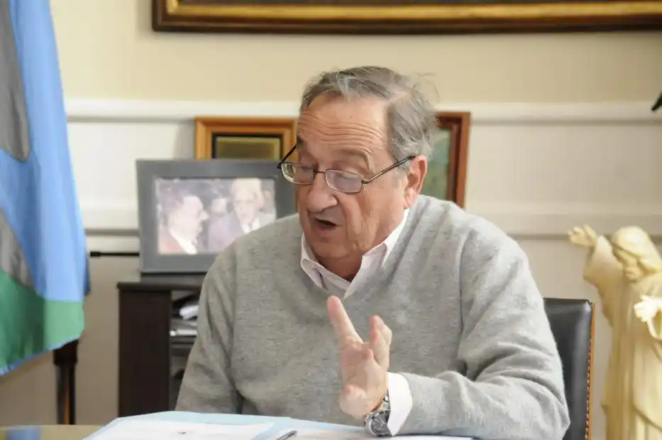 Lunghi ratificó su apoyo al funcionario juzgado por presuntas irregularidad