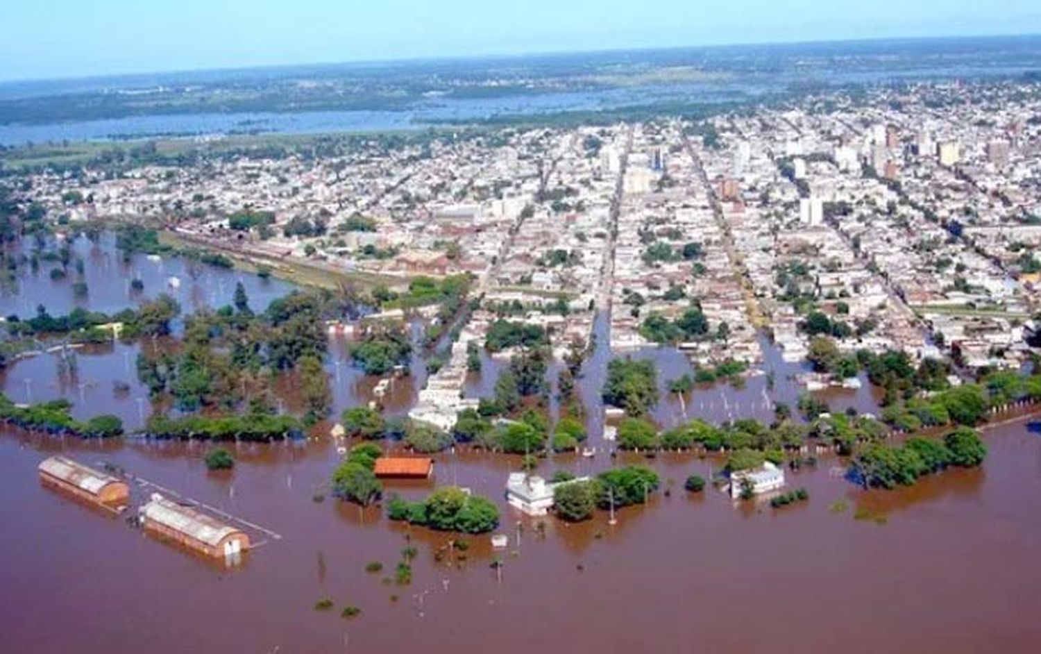 Cáritas junto a las familias afectadas por la crecida del río Uruguay