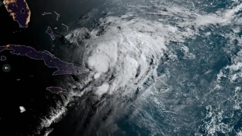 Tormenta Isaías dejó 5 mil evacuados en República Dominicana y se convirtió en huracán rumbo a las Bahamas