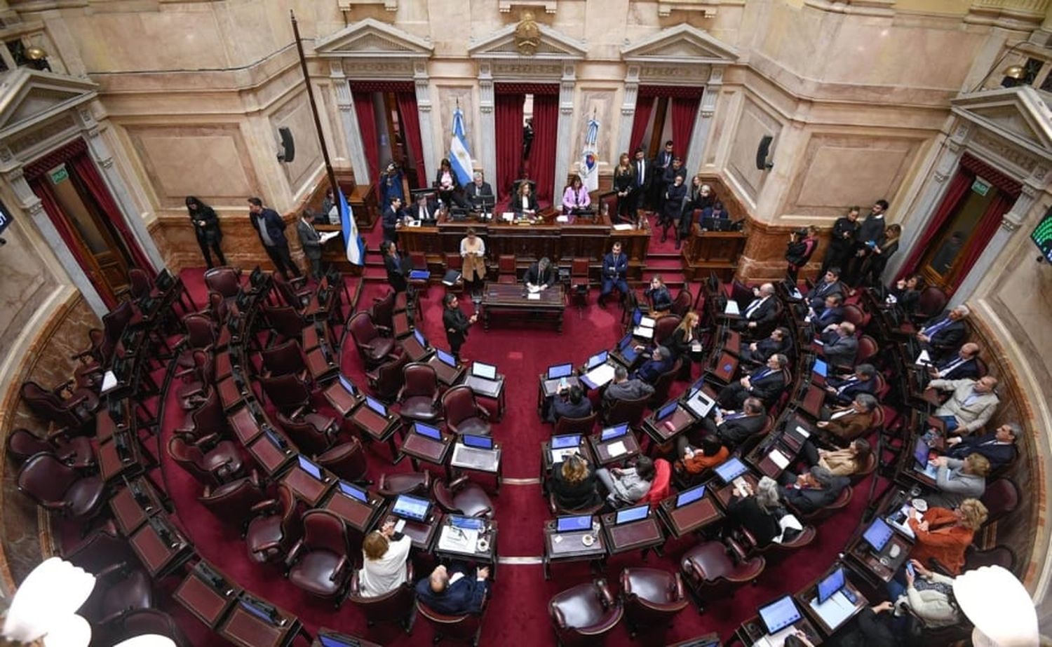 Con desenlace abierto y posiciones divididas, comienza el debate por el DNU en el Congreso