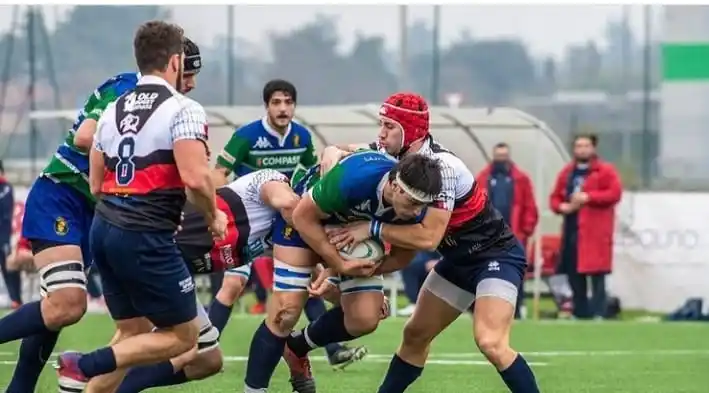 Quaranta en acción con la camiseta de CUS Milano.
