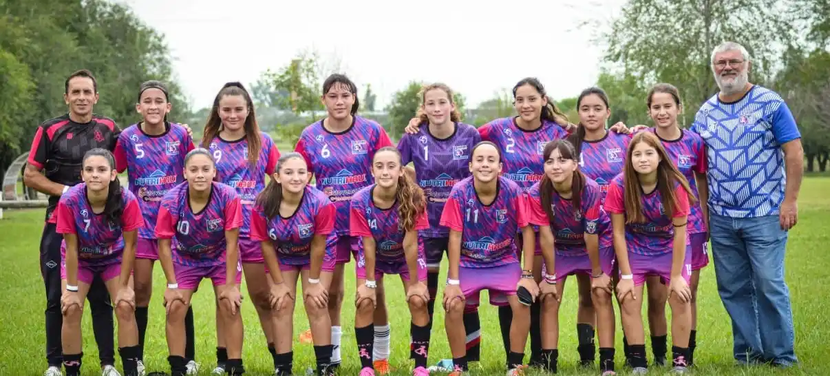 La Academia Fútbol Club: un joven equipo de Crespo que hace historia en el fútbol femenino
