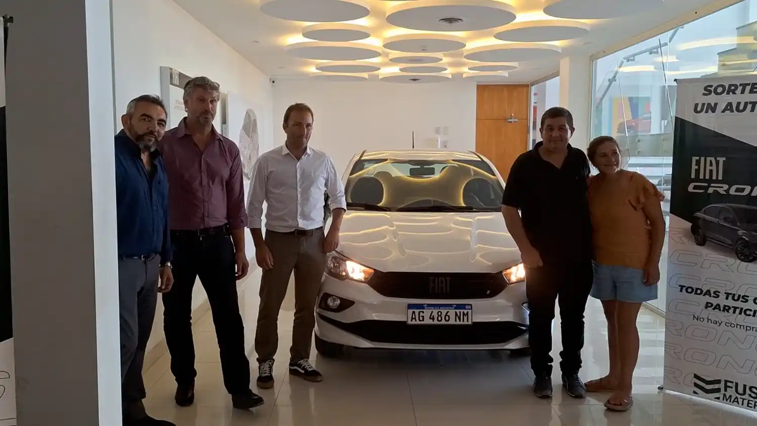 Fusión Materiales hizo entrega de un auto 0 kilómetro a la familia ganadora del sorteo de fin de año