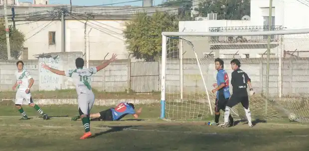 Con goles de Piaggio, Braun y Calatayú, Pueblo Nuevo llegó a la punta de la tabla 