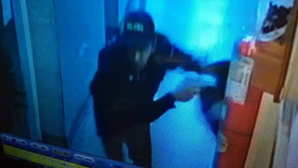 Las imágenes más escalofriantes del ataque comando a la comisaría en San Justo