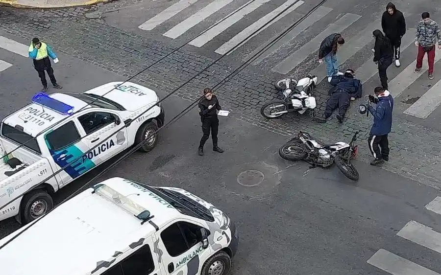 El accidente ocurrió en la esquina de 6 y 49. FOTO: El Editor Platense.