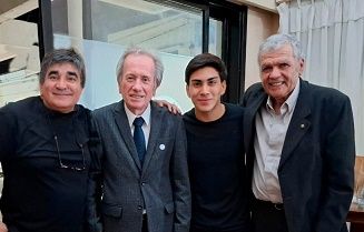 Hugo Mena, Roberto Alonso Romani, Celestino Mena y Vicente J. Cúneo llevaron a cabo un acto digno del mayor elogio en el Jockey Club Gualeguay.
