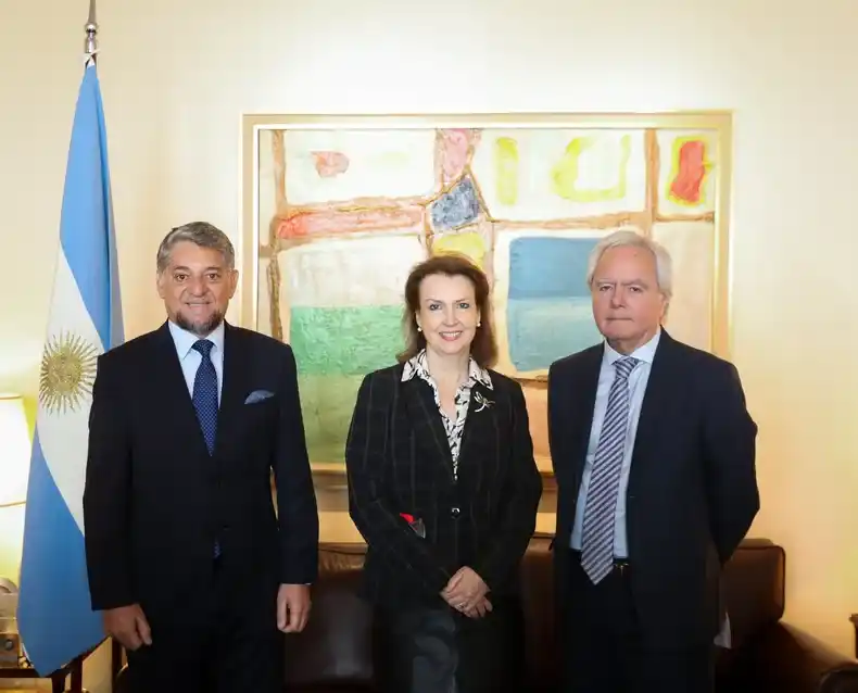 El debate tuvo lugar en la sede del Consejo Argentino para las Relaciones Internacionales (CARI)