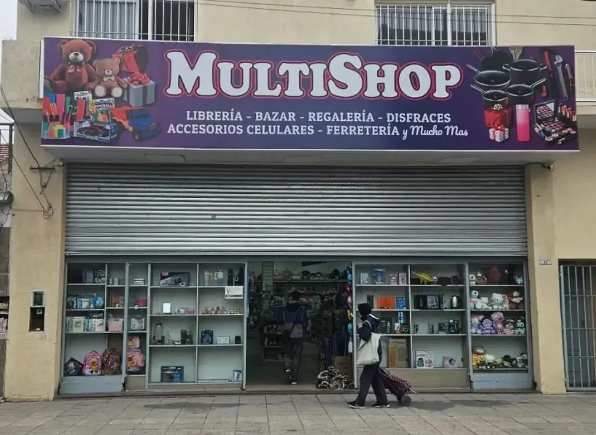 MultiShop, uno de los bazares chinos que abrieron en Luis Guillón. Foto: El Diario Sur