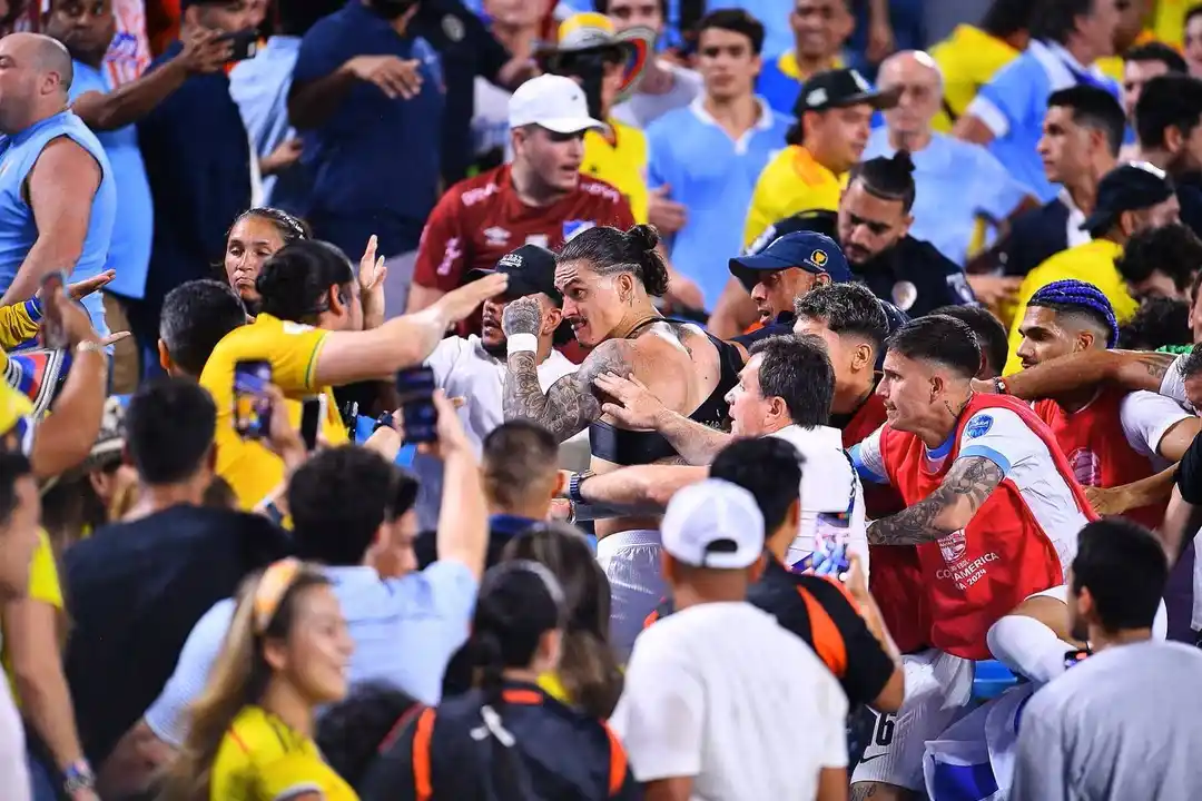 La CONMEBOL les abrió expediente a 10 jugadores de Uruguay por el escándalo ante Colombia