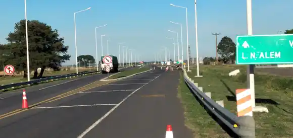 El intendente de Alem acusó a una concesionaria vial por el "abandono" de Ruta 7 y Kicillof salió a respaldar el reclamo